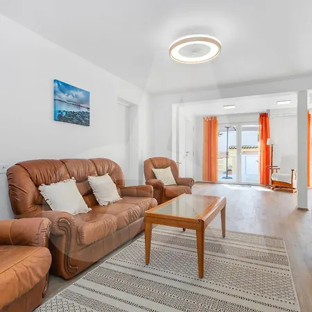 Sonrisa * تورّيفيِخا